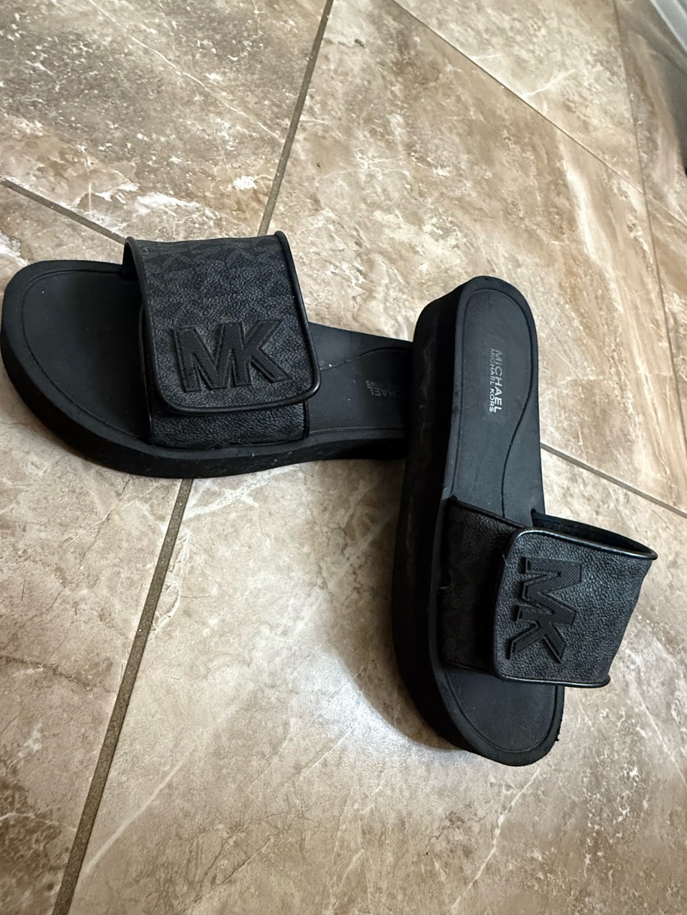 SOLD Michael Kors Wade Slide sandals - Picture 3 of 5